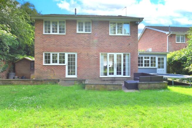 4 bed Detached for sale Image 7