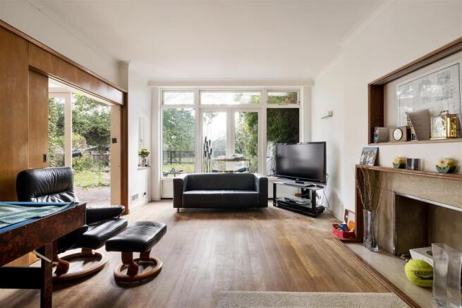 The Warren Drive, E11