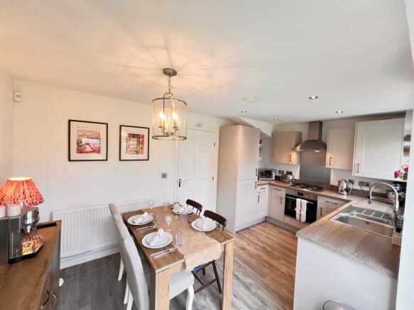 3 bed Semi-Detached for sale Image 9
