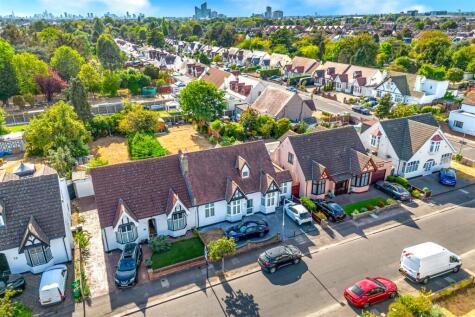 Gyllyngdune Gardens, Ilford