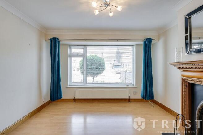 3 bed Semi-Detached for sale Image 6