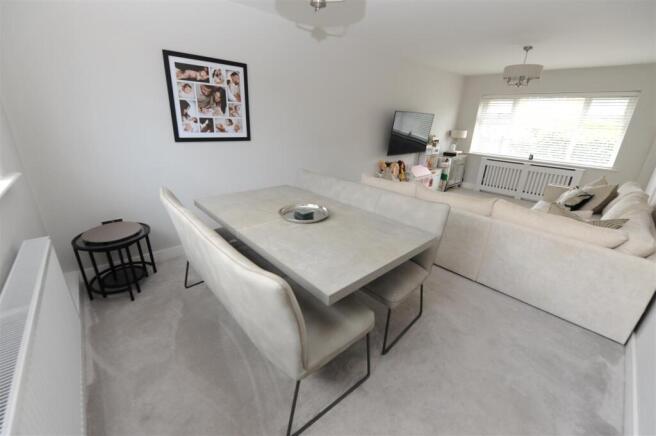 3 bed Semi-Detached for sale Image 4