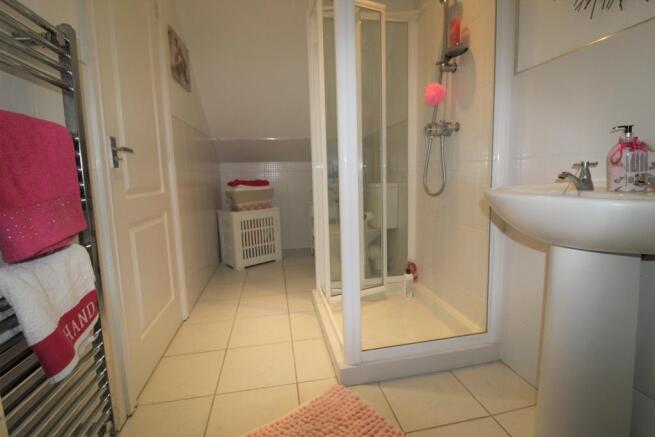 Bedroom 3 ensuite