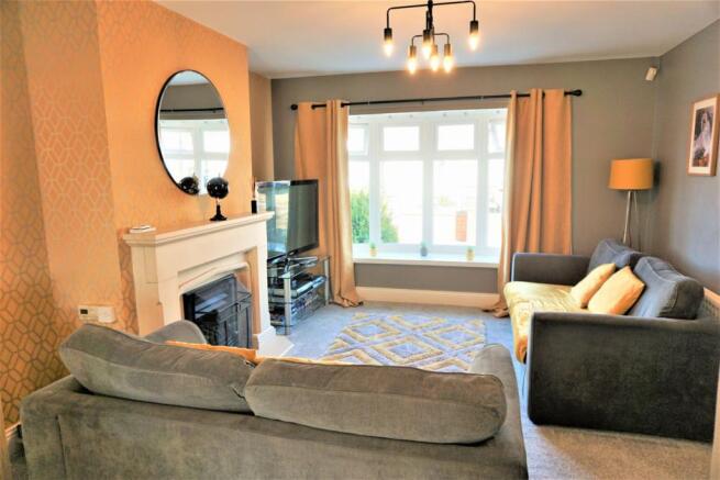 Lounge/Dining Room