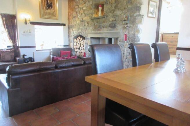lounge/dining ...