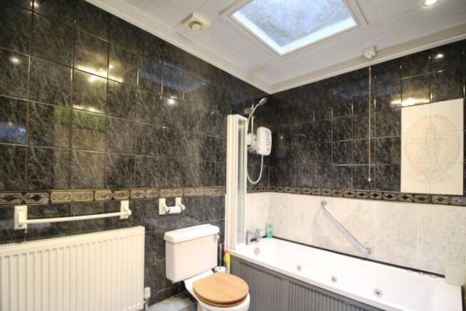4 bed Semi-Detached for sale Image 9