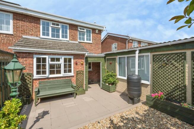 3 bed Semi-Detached for sale Image 4