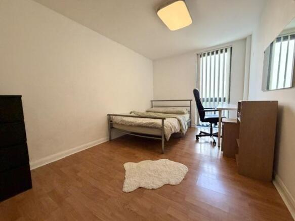 2 bed Flat to rent Image 4