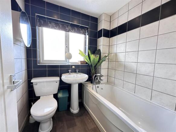 3 bed Terraced for sale Image 9