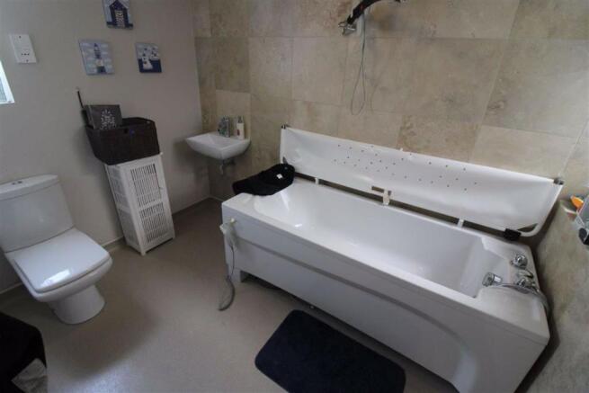 FAMILY BATHROOM