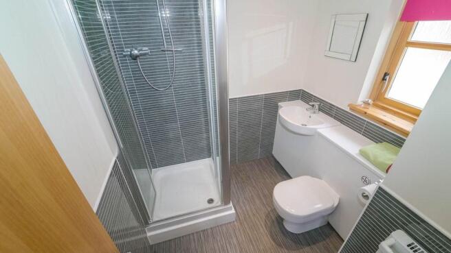 MASTER BED EN-SUITE