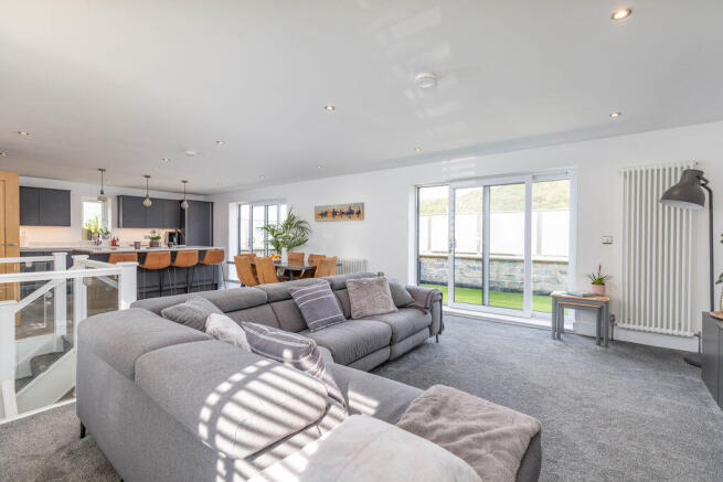 4 bed Detached for sale Image 9