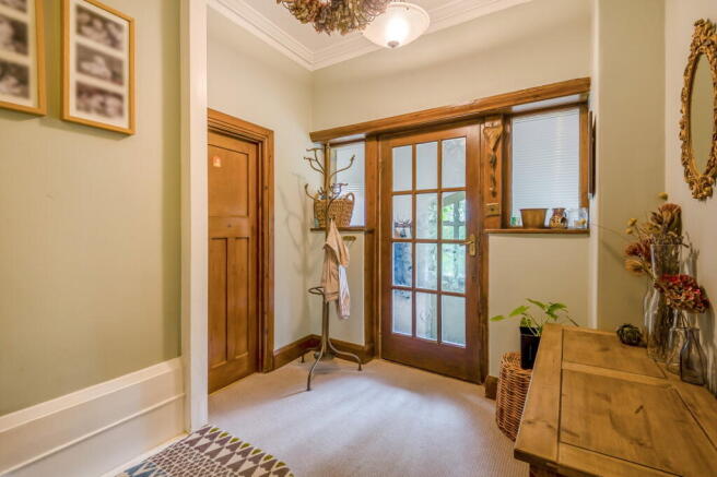 5 bed Detached for sale Image 9