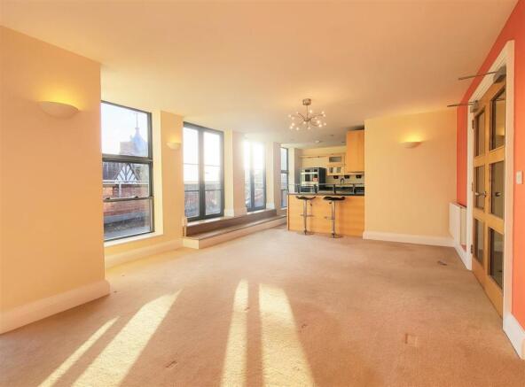 Lounge/Dining Room