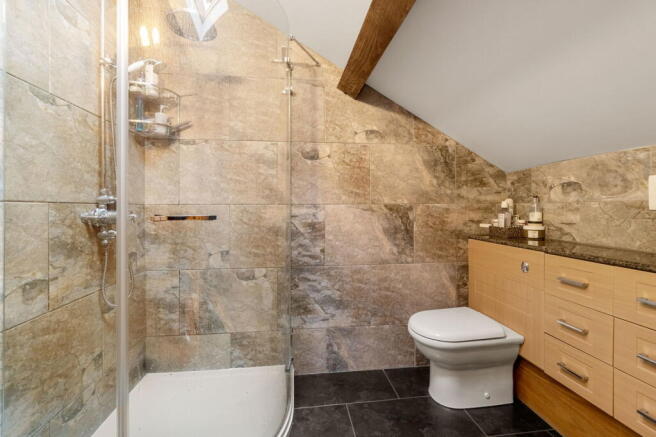5 bed Detached for sale Image 12