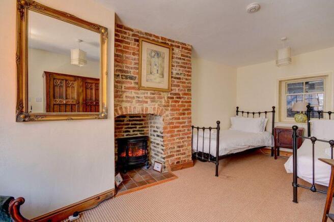 4 bed Semi-Detached for sale Image 9