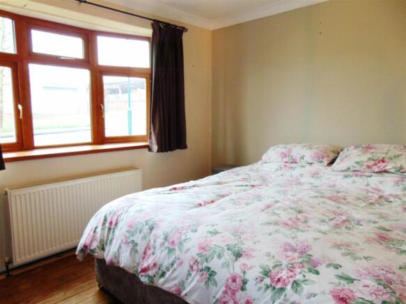 Bedroom 1.JPG