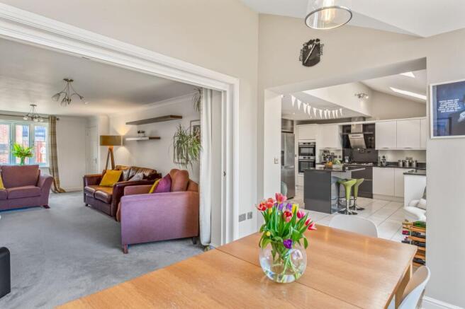 5 bed Detached for sale Image 7