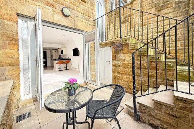 2 bed Flat for sale Image 6