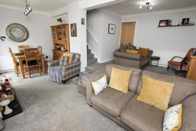 LARGE OPEN PLAN LOUNGE & DINING ROOM