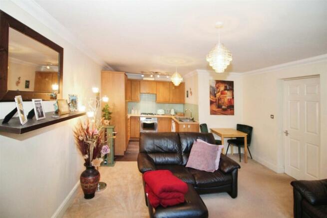 2 bed Ground Flat for sale Image 8