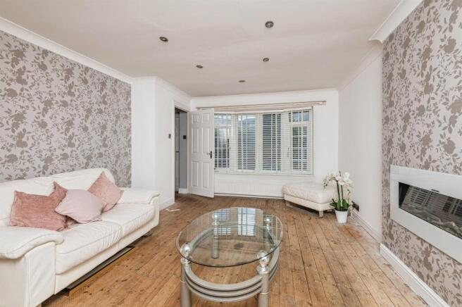 4 bed Semi-Detached for sale Image 4