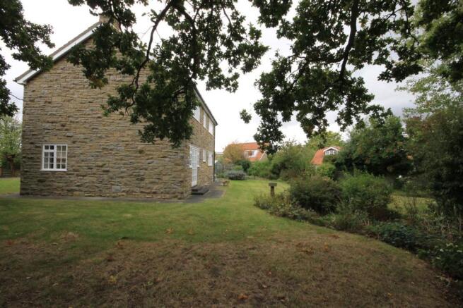 FRONT GARDEN