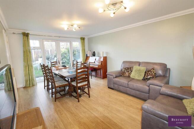 6 bed Detached for sale Image 5
