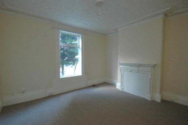 6 bed House to rent Image 4