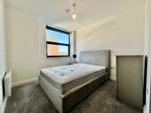 2 bed Apartment to rent Image 10