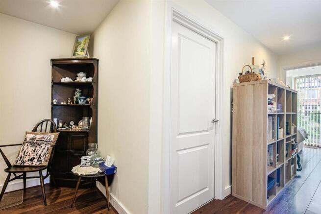 2 bed Apartment for sale Image 10