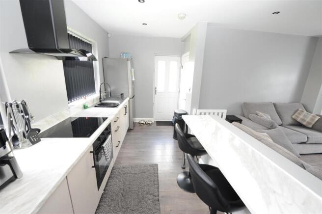 3 bed Semi-Detached for sale Image 6