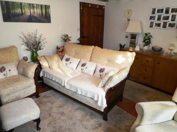 lounge pic2.JPG