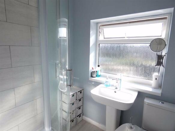 MODERN SHOWER ROOM