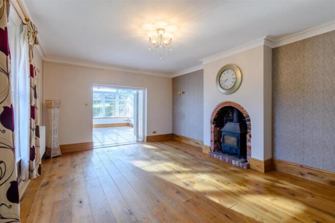 8414492-interior02.jpg