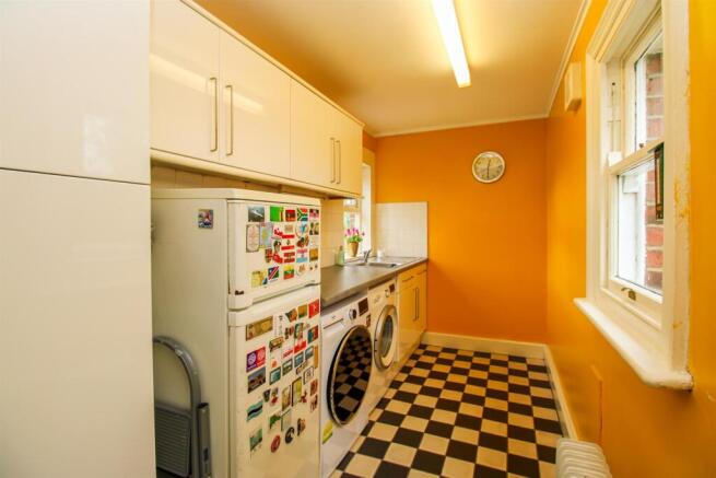 4 bed Detached for sale Image 12