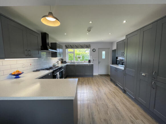 Kitchen a.JPG