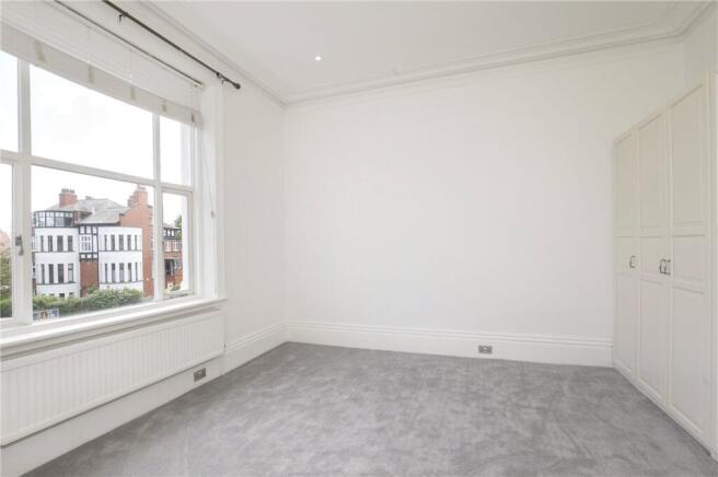 3 bed Apartment to rent Image 9