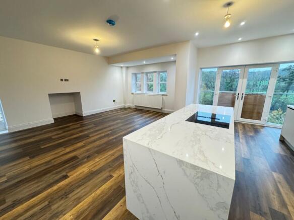 4 bed Semi-Detached to rent Image 6