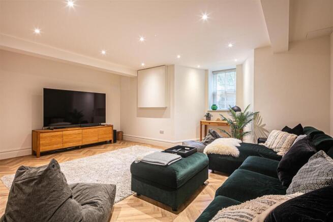 5 bed Semi-Detached for sale Image 10