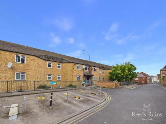 2 bed Apartment for sale Image 12