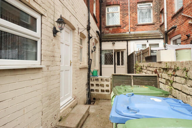 2 bed Ground Flat for sale Image 12