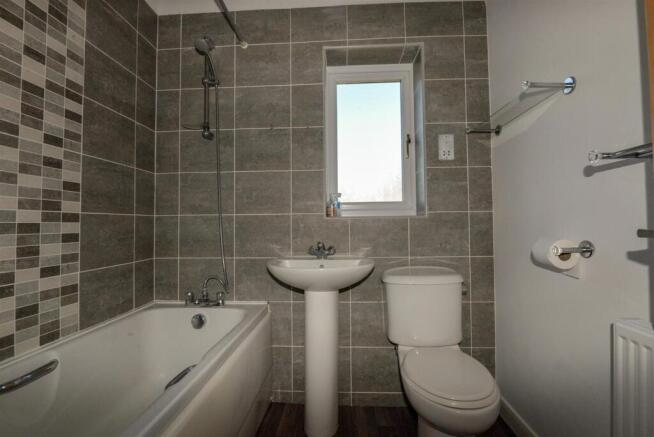 Bathroom 1.jpg