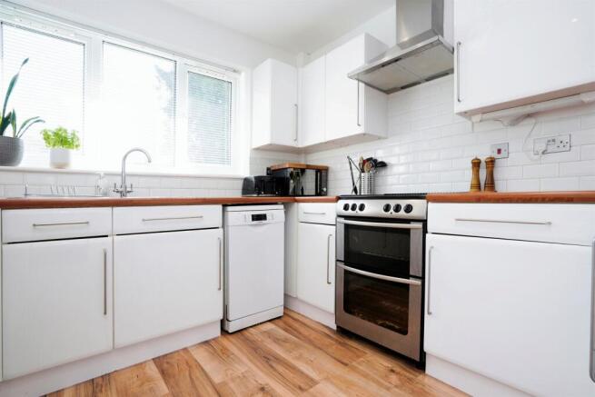Kitchen / Dining Area