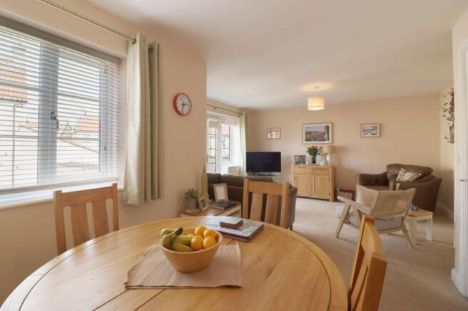 4 bed Semi-Detached for sale Image 5