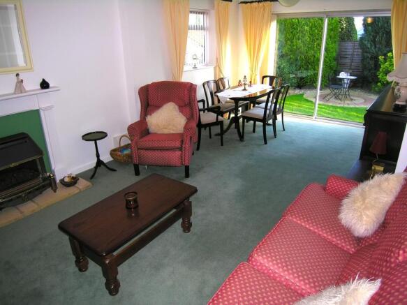 sitting/dining room