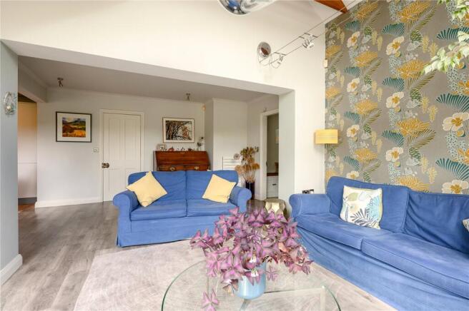 5 bed Detached for sale Image 7
