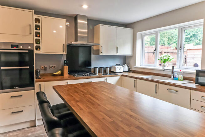 Kitchen 2.JPG