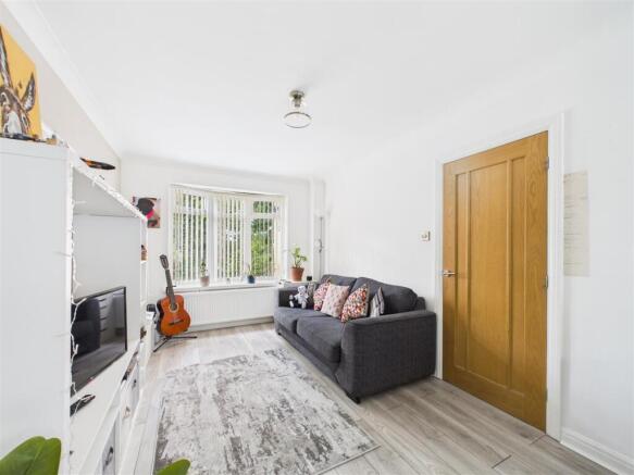 4 bed Detached for sale Image 10