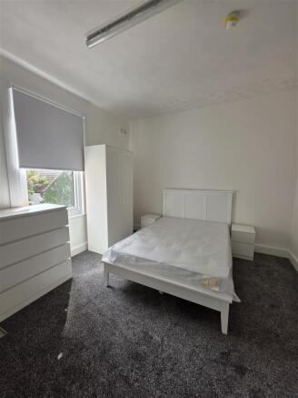 Manor Road bed4 .jpg